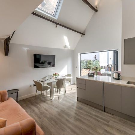 Pass The Keys Dahlia Contemporary Town Centre Apartment Shrewsbury Bagian luar foto