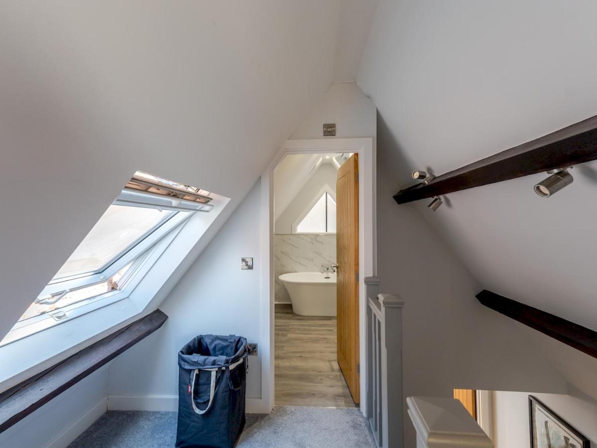 Pass The Keys Dahlia Contemporary Town Centre Apartment Shrewsbury Bagian luar foto