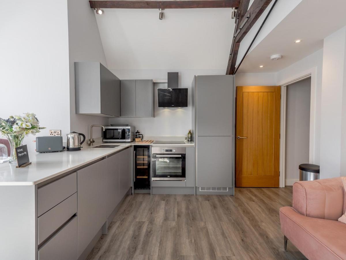 Pass The Keys Dahlia Contemporary Town Centre Apartment Shrewsbury Bagian luar foto