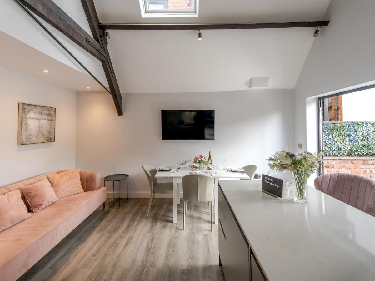 Pass The Keys Dahlia Contemporary Town Centre Apartment Shrewsbury Bagian luar foto
