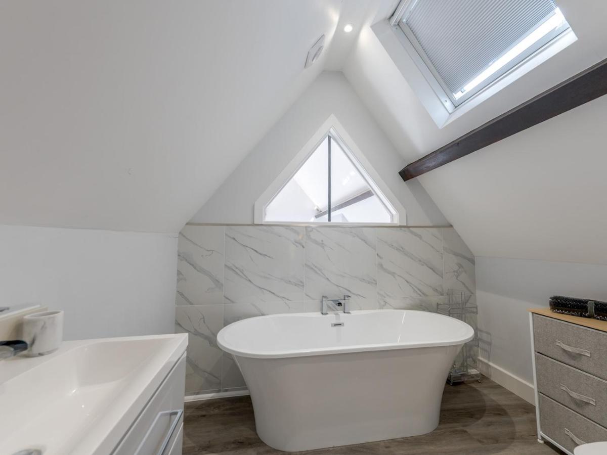 Pass The Keys Dahlia Contemporary Town Centre Apartment Shrewsbury Bagian luar foto